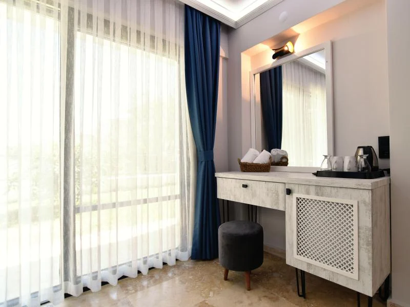 Standart Oda Bahçe Manzaralı Balkonlu Oda